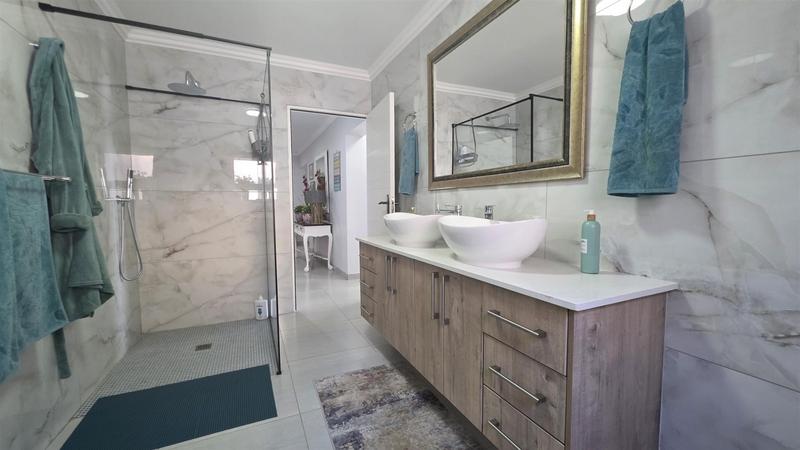 5 Bedroom Property for Sale in Monte Christo Western Cape